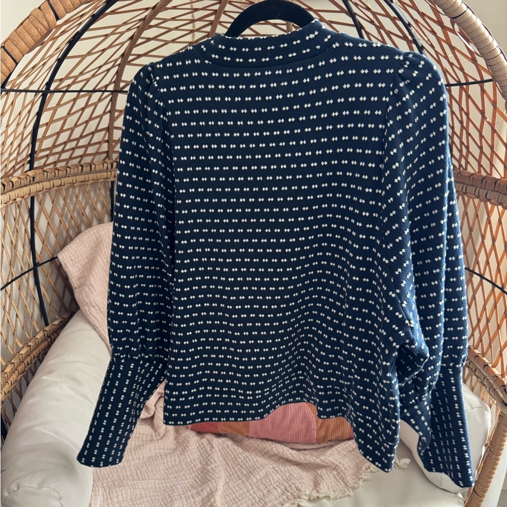 Madewell Puff-Sleeve Mockneck Top in Bow-Tie
Jacquard, Dark Midnight color way. - Picture 2 of 7